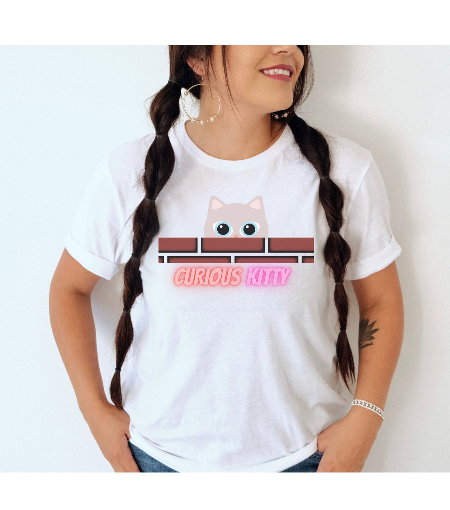 Curious kitty tee in white on model